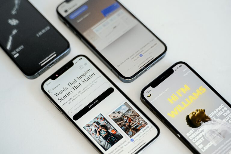 Mockups von Smartphones mit verschiedenen UI-Designs und App-Screens – Darstellung moderner digitaler Benutzeroberflächen