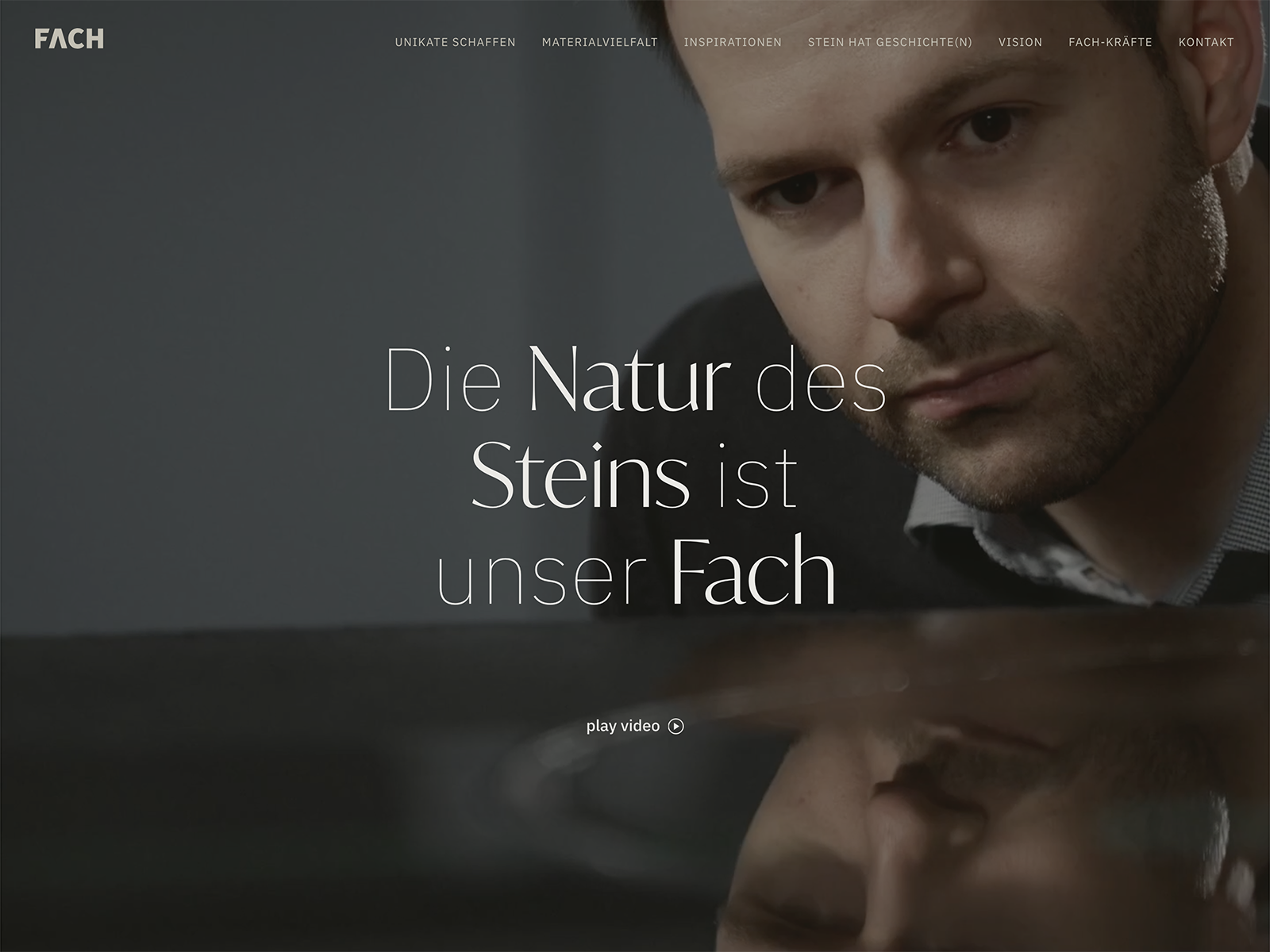 Porträt eines Mannes mit dem Text „Die Natur des Seins ist unser Fach“ – modernes Webdesign für persönliche Marken